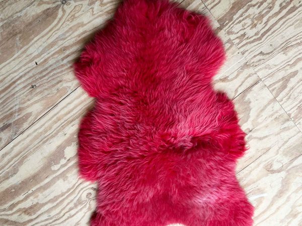 Schapenvacht kort donkerroze/rood - 18