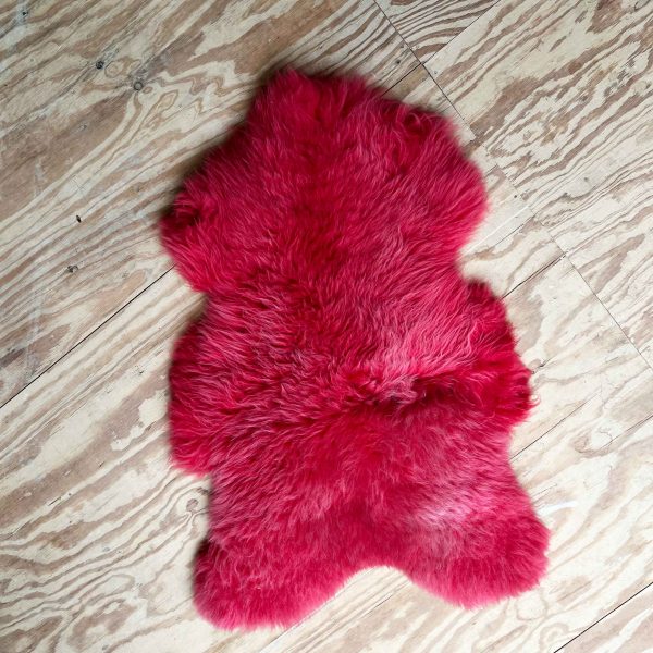 Schapenvacht kort donkerroze/rood - 18