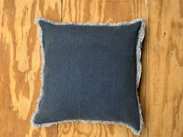 Kussen blauw franjes
