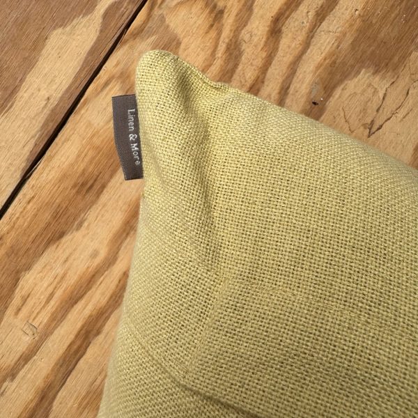 Kussen geel met knopen - Afbeelding 3