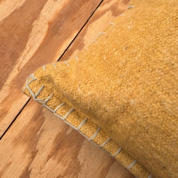 Kussen geel met stiksels - Afbeelding 2